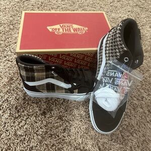 NWT WOMEN’S Filmore Hi Plaid Vans